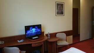 Отель Hotel Neo Тарновске-Гуры Двухместный номер с 1 кроватью или 2 отдельными кроватями-2