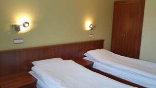 Отель Hotel Neo Тарновске-Гуры Двухместный номер с 1 кроватью или 2 отдельными кроватями-3